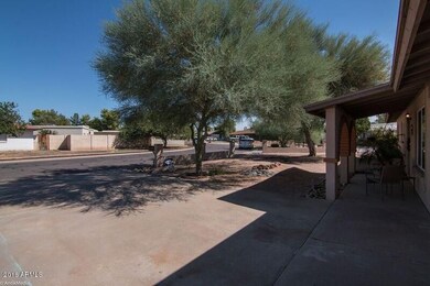 4433FrontPatio