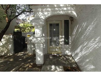 2809 S Swallow Point Cir, Las Vegas, NV 89117 - photo 2