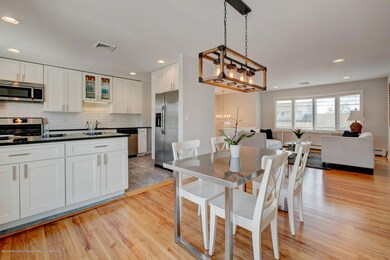 10_9DiningRoom_mls