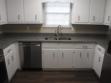 10x13 Updated kitchen with new granite t