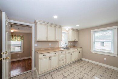27 Emerson St, South Dartmouth, MA 02748 - photo 4