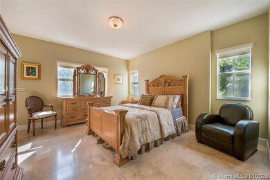 SPACIOUS MASTER BEDROOM WITH CUSTOM-BUILT WALK-IN 