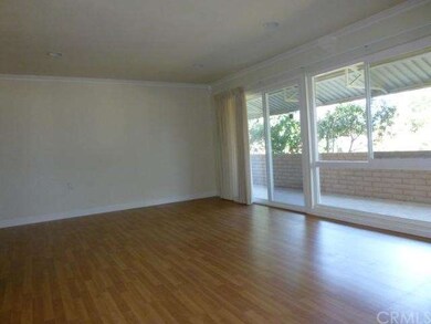 LIVING ROOM SHOWING THE LAMINATE FLOORING ,SMOOTH 