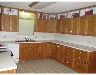 Kitchen. Open to the family room - you ll love the large kitchen with abundant cabinets!