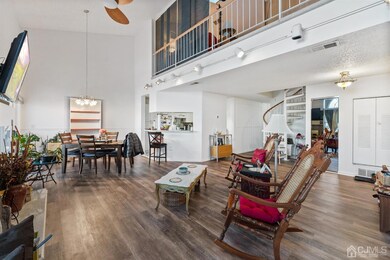 LIVING ROOM/DINING ROOM