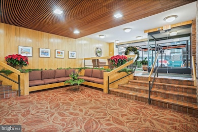 The Gibson unit 702, Washington, DC 20037 - photo 2