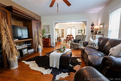 1221 E 2nd St, Sulphur, OK 73086 - photo 4