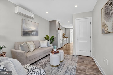 312 N Henry St unit 1/2, Alexandria, VA 22314 - photo 3