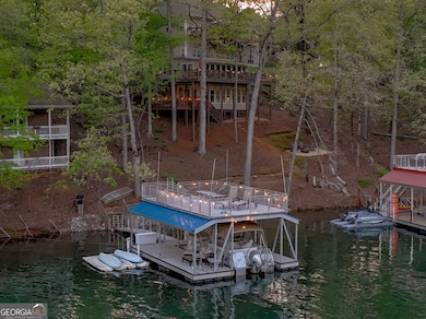 Floating party dock w/ lift - just in time for sum