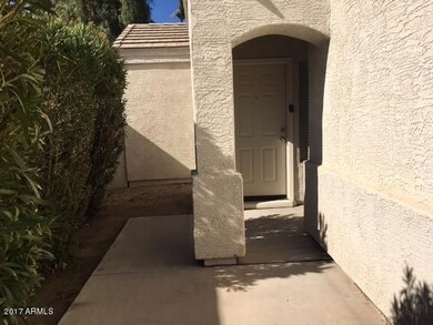 P1699487_front walk-way