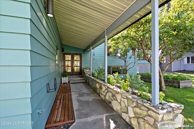 Entry with Planter