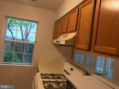 15641 Ambiance Dr, North Potomac, MD 20878 - photo 3