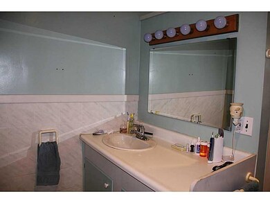 Bathroom. full large bath on 1st floor