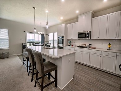 Large eat in kitchen bar seats 4