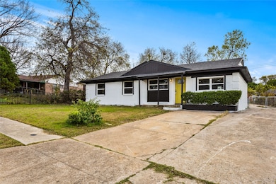 3924 Ambrose Dr, Dallas, TX 75241 - photo 3