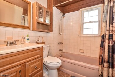 61 Mackay Ave, Waldwick, NJ 07463 - photo 7