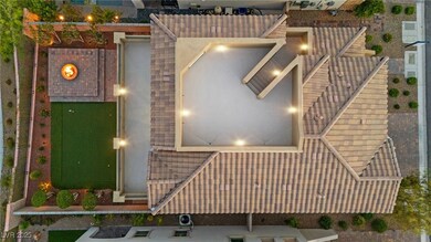 Rooftop deck with 360 degree views of the strip &