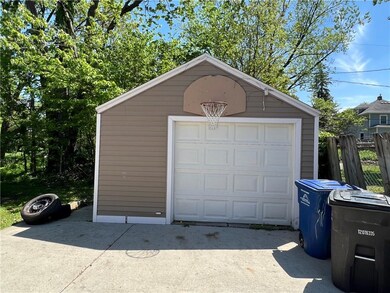 Detached Garage