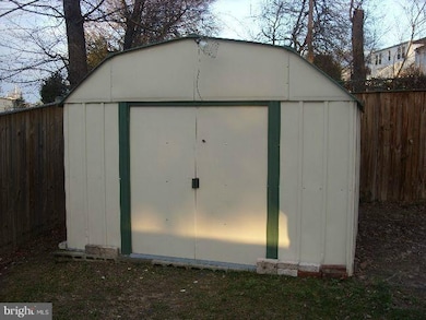 810 Thurman Ave, Hyattsville, MD 20783 - photo 2