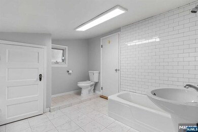 154 Oakwood Ave unit 3, North Haledon, NJ 07508 - photo 5