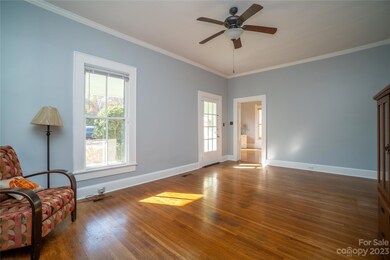 627 S Mulberry St, Statesville, NC 28677 - photo 5