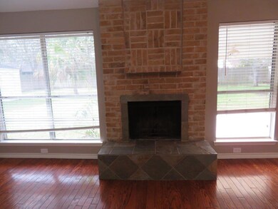 1301 Bayou Oak Dr, Friendswood, TX 77546 - photo 3