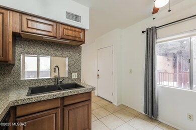 1810 E Blacklidge Dr unit 417, Tucson, AZ 85719 - photo 4