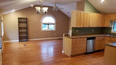 39 W Elm St, West Townsend, MA 01474 - photo 3