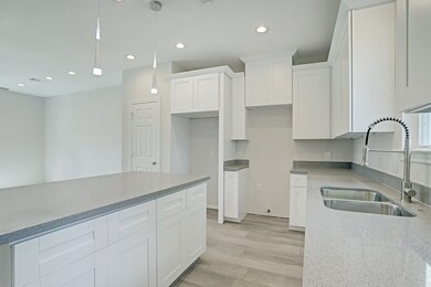 8323 James Franklin St, Houston, TX 77088 - photo 6