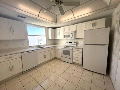 5186 Marshfield Ln unit 92, Sarasota, FL 34235 - photo 2