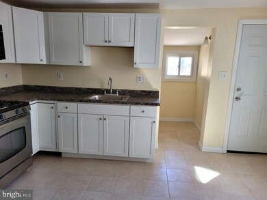 310 Broad St, Beverly, NJ 08010 - photo 5