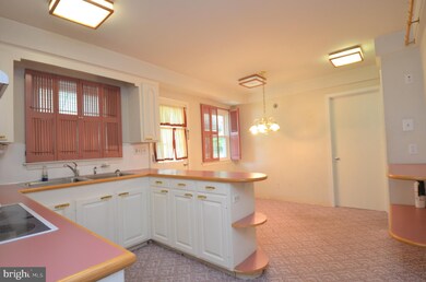 210 N Ott St, Allentown, PA 18104 - photo 5