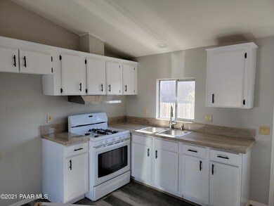 25373 N Robin Dr, Paulden, AZ 86334 - photo 4