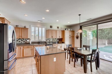 8732 N 182ND LANE-large-005-25-Kitchen-1