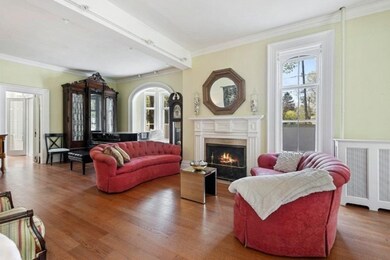 03_552GrantSt_165_LivingRoom_LowRes