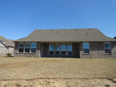 7005 E Oak Ridge St, Broken Arrow, OK 74014 - photo 2