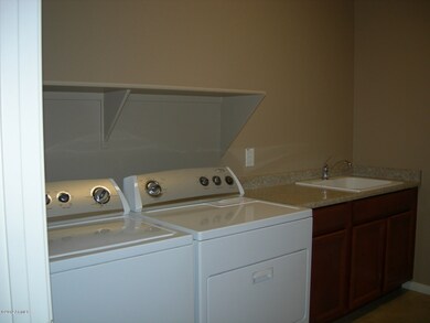 Laundry room w/utility sink