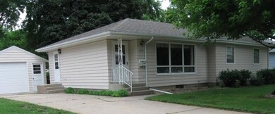 1512 E 3rd Ave, Mitchell, SD 57301 - photo 3