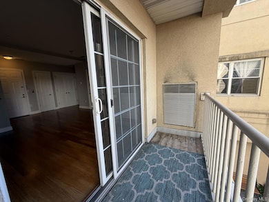 543 Main St unit 204, New Rochelle, NY 10801 - photo 3