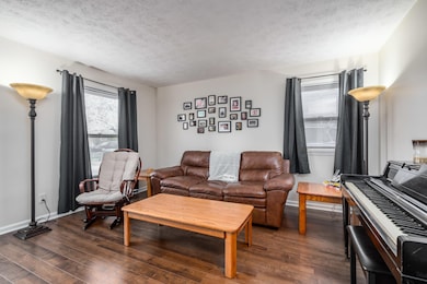 8017 Grenelle Dr, Louisville, KY 40228 - photo 2