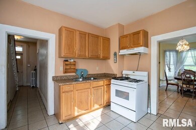 711 W 9th St, Davenport, IA 52804 - photo 3