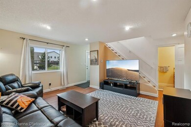 7220 Bluewater Dr unit 141, Clarkston, MI 48348 - photo 2