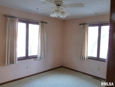 1945 14th St, Bettendorf, IA 52722 - photo 6