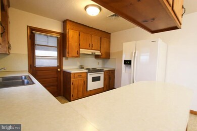 822 Jenny Wren Dr, Martinsburg, WV 25404 - photo 7