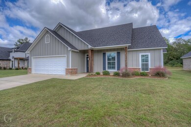 View of front facade featuring a front yard and a 