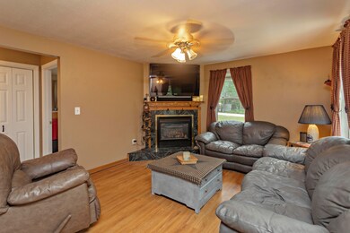 Livingroom with Fireplace