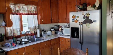 636 Grinnell St, Fall River, MA 02721 - photo 4