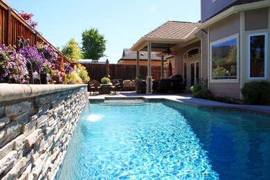 2001 Bluegrass Dr, Central Point, OR 97502 - photo 2