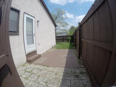 7620 Pickett Ln unit 8, Columbus, OH 43235 - photo 3