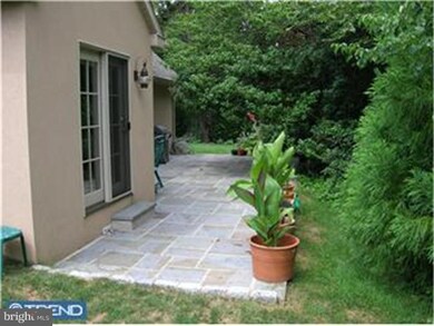 527 E Gravers Ln, Glenside, PA 19038 - photo 3